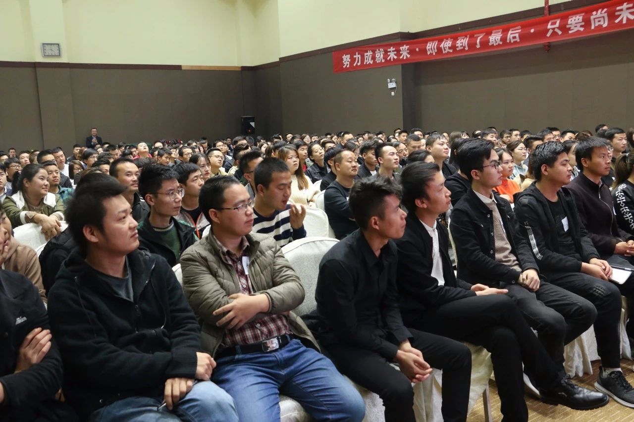 【峰光无限装饰】在交流中成长 在学习中前行——峰光集团“将帅特训营”圆满落幕 【峰光无限装饰】在交流中成长 在学习中前行——峰光集团“将帅特训营”圆满落幕