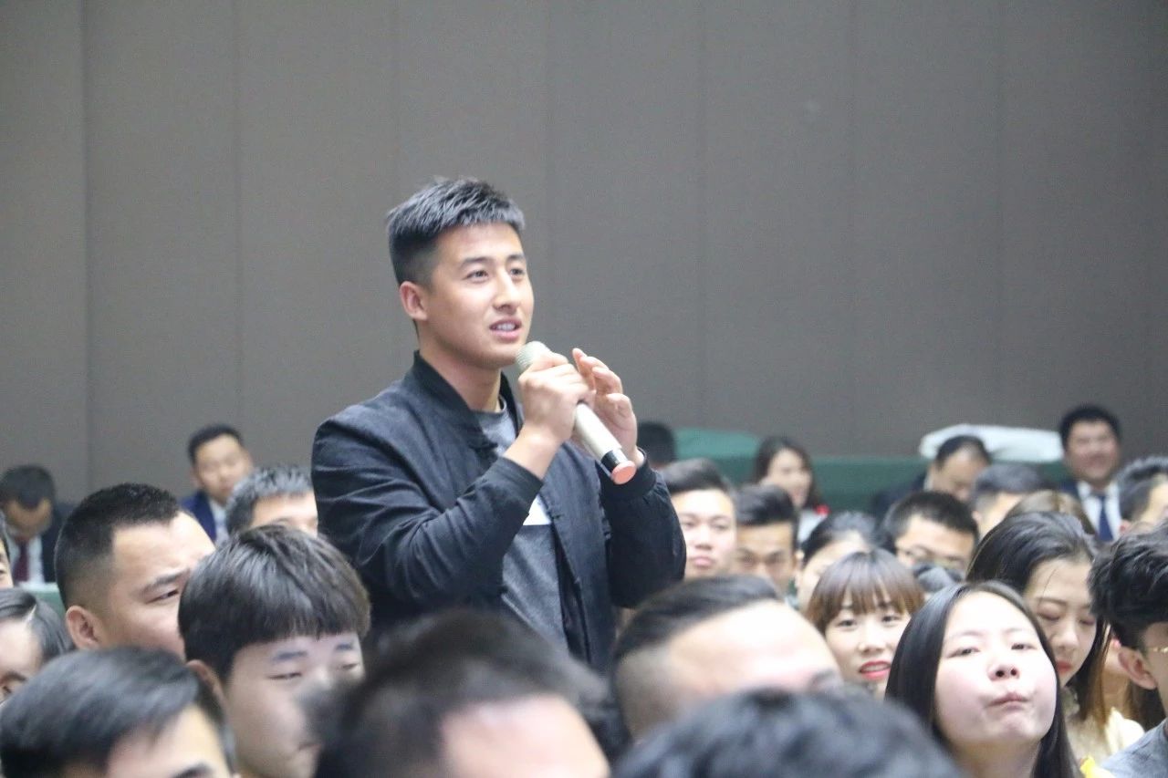 【峰光无限装饰】在交流中成长 在学习中前行——峰光集团“将帅特训营”圆满落幕 【峰光无限装饰】在交流中成长 在学习中前行——峰光集团“将帅特训营”圆满落幕