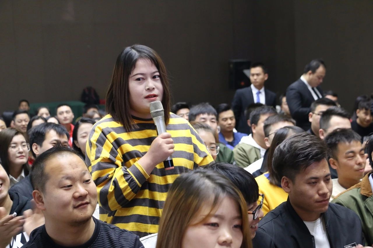 【峰光无限装饰】在交流中成长 在学习中前行——峰光集团“将帅特训营”圆满落幕 【峰光无限装饰】在交流中成长 在学习中前行——峰光集团“将帅特训营”圆满落幕